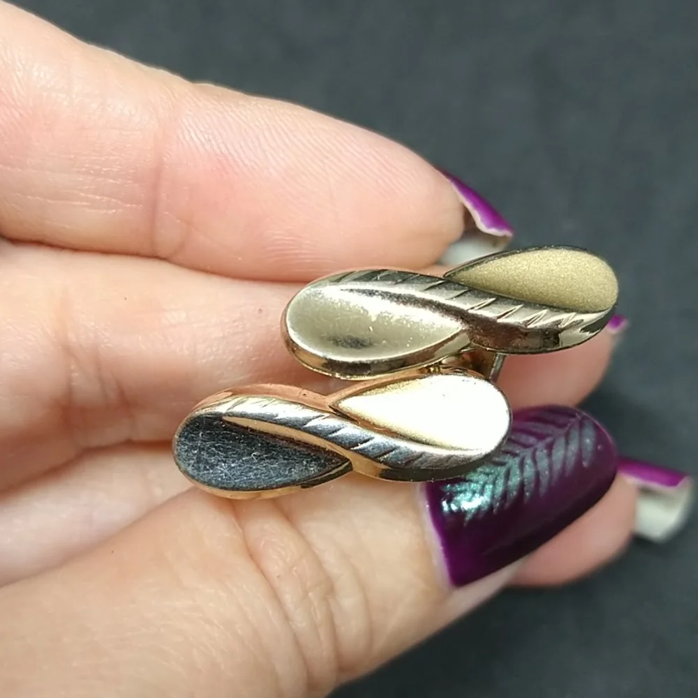 Authentic Vintage goldtone cufflinks infinity symbol